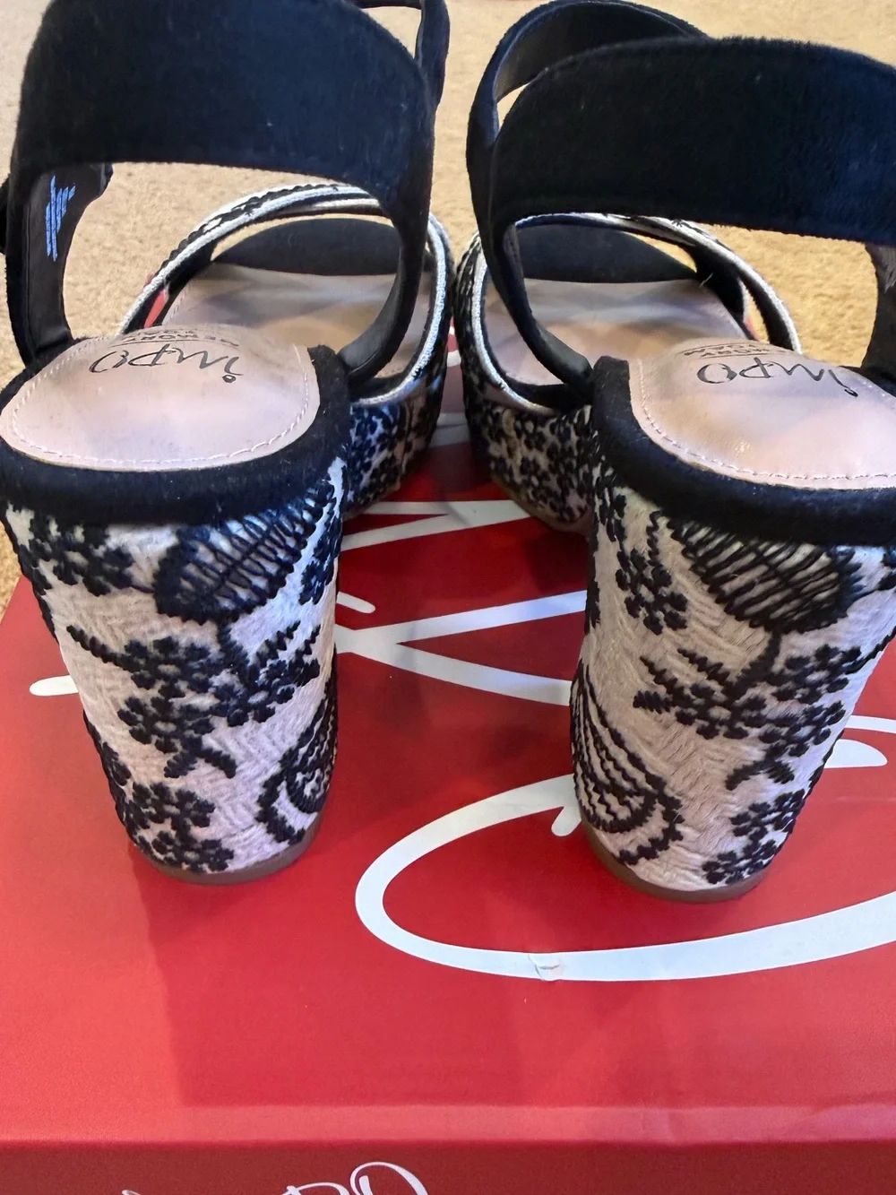 Women's Ozella II Embroidered Platform Sandals Size 8